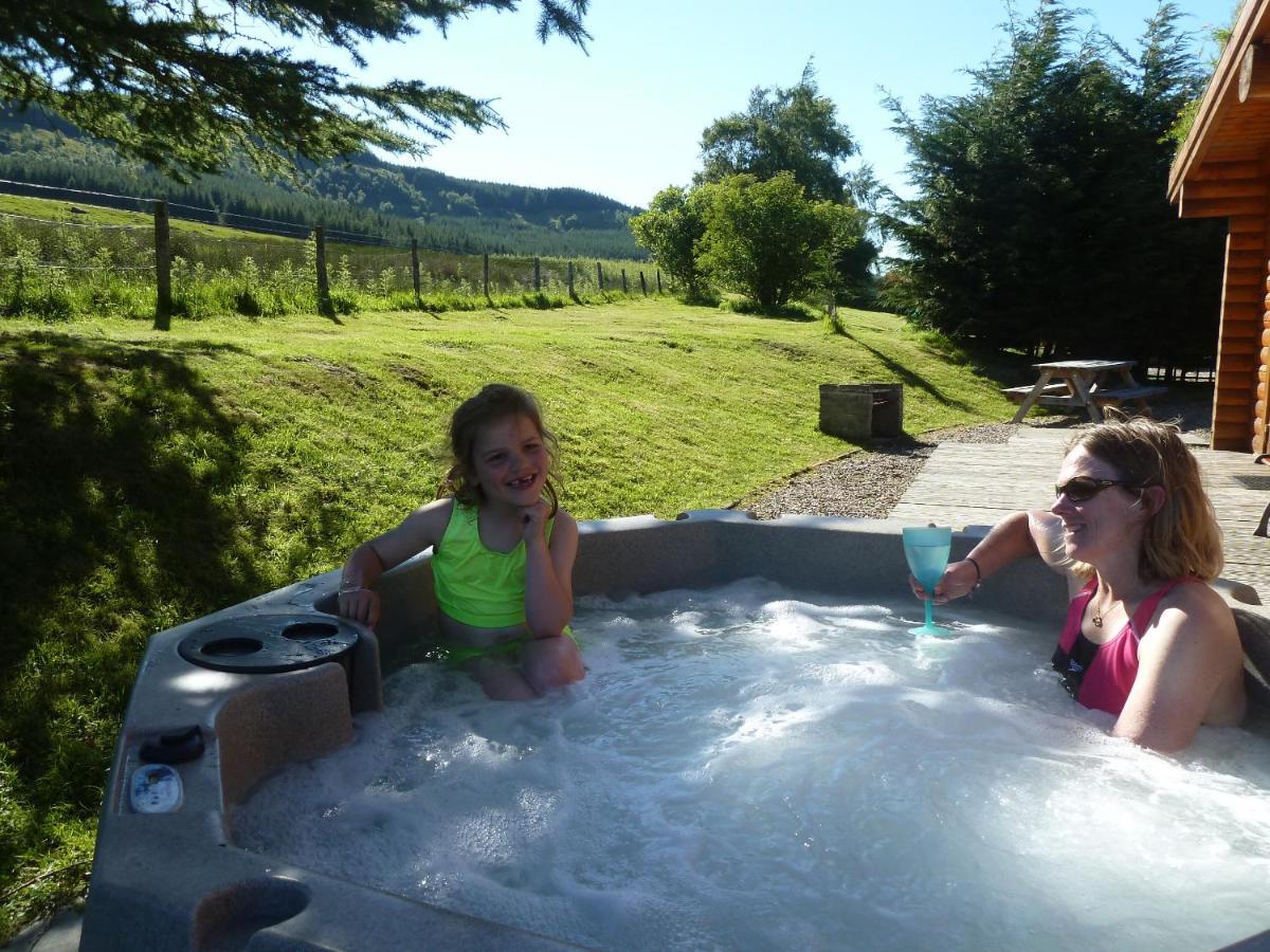 Glenbeag Mountain Lodges Spittal of Glenshee ภายนอก รูปภาพ