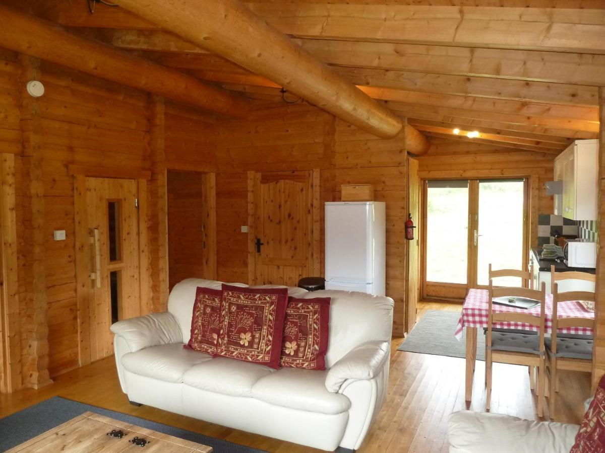 Glenbeag Mountain Lodges Spittal of Glenshee ภายนอก รูปภาพ