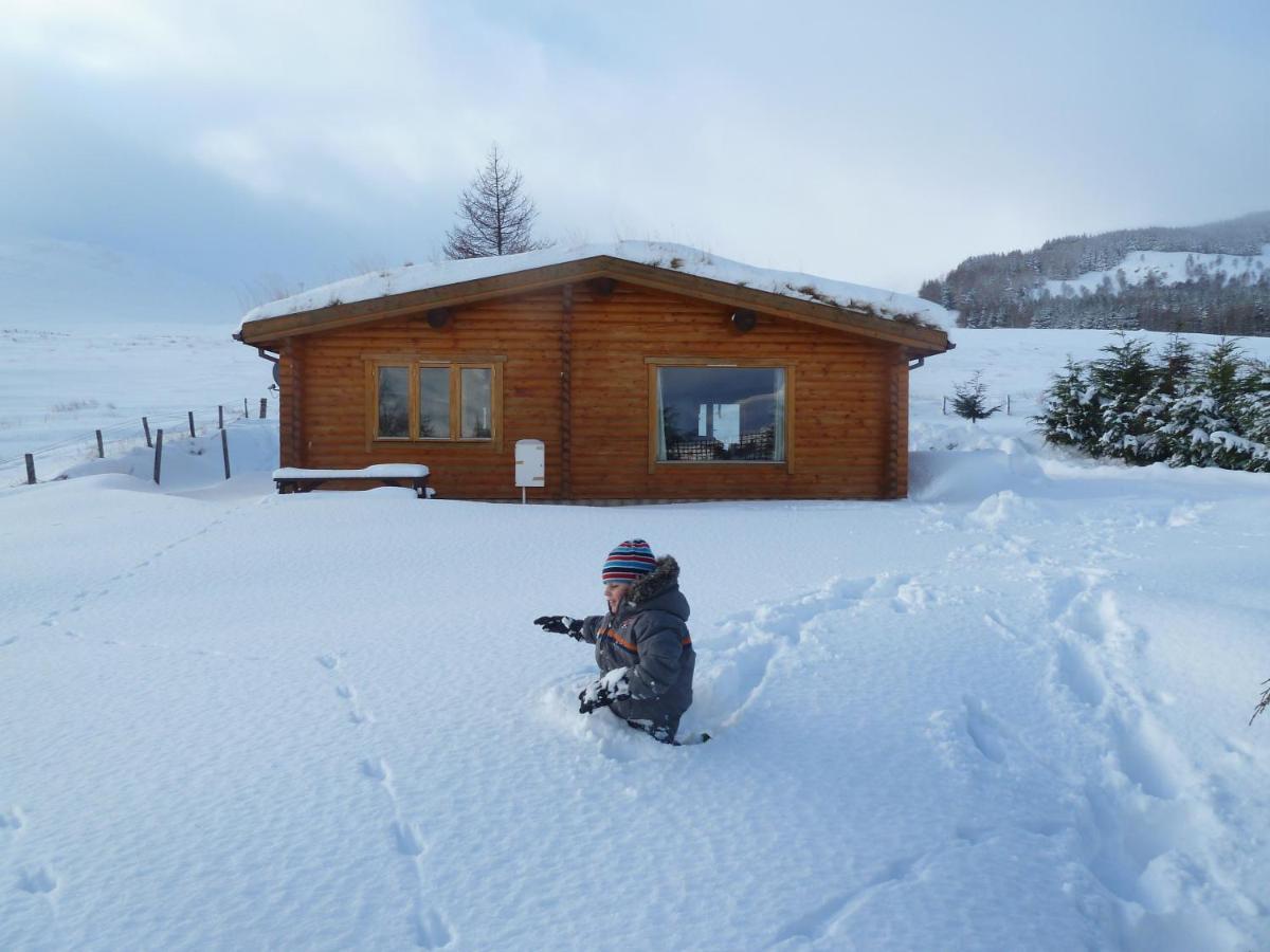 Glenbeag Mountain Lodges Spittal of Glenshee ภายนอก รูปภาพ