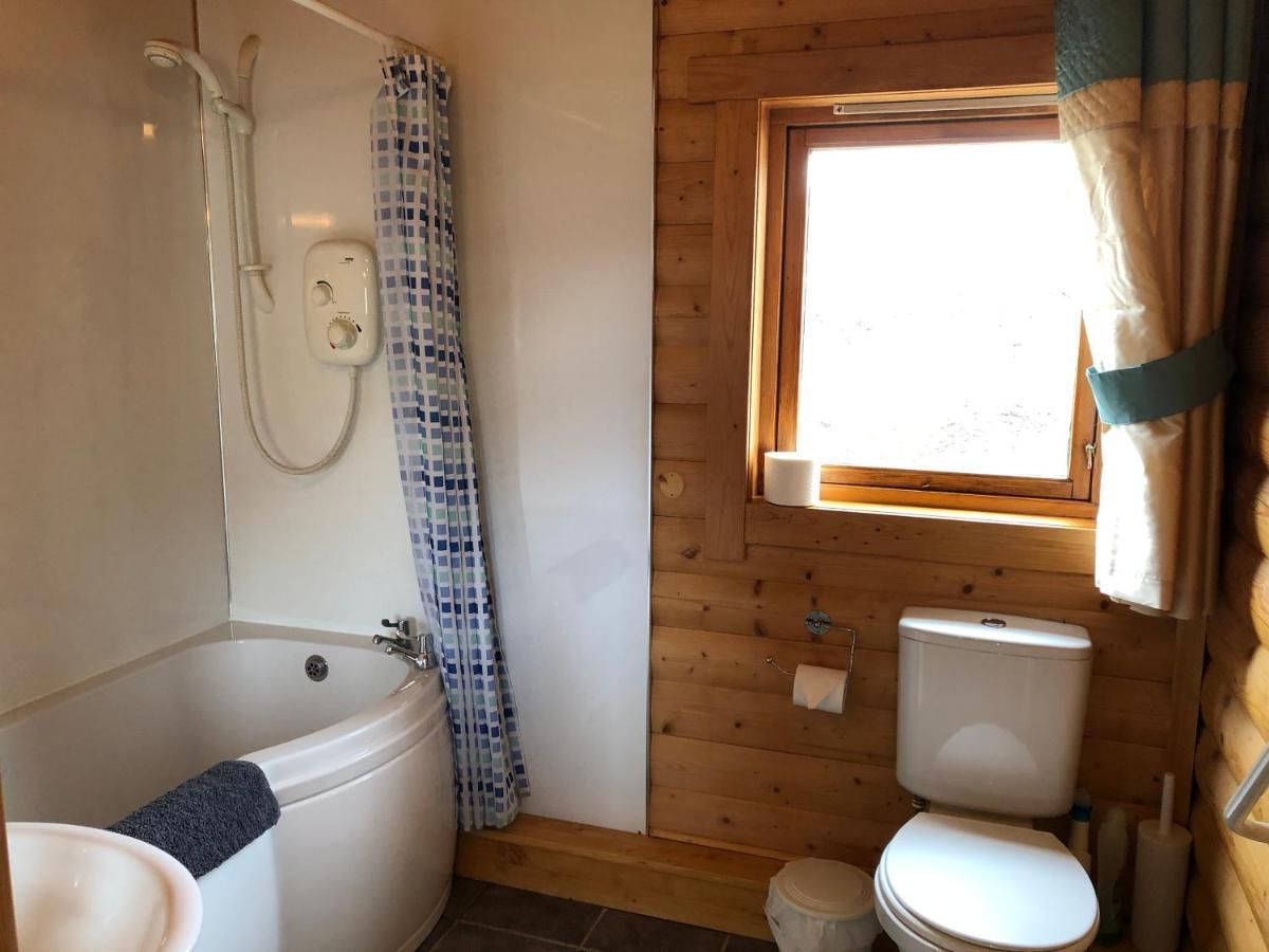 Glenbeag Mountain Lodges Spittal of Glenshee ภายนอก รูปภาพ