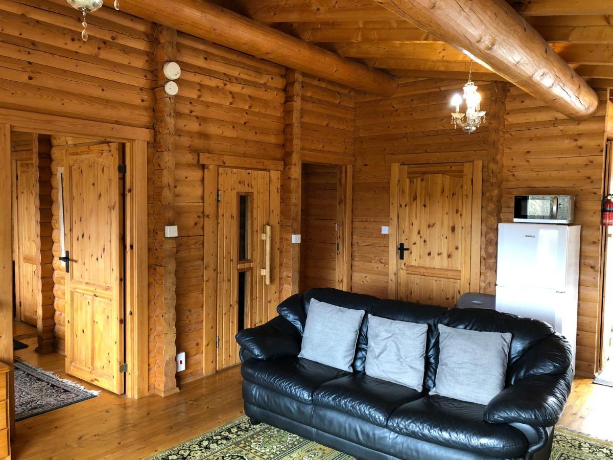 Glenbeag Mountain Lodges Spittal of Glenshee ภายนอก รูปภาพ