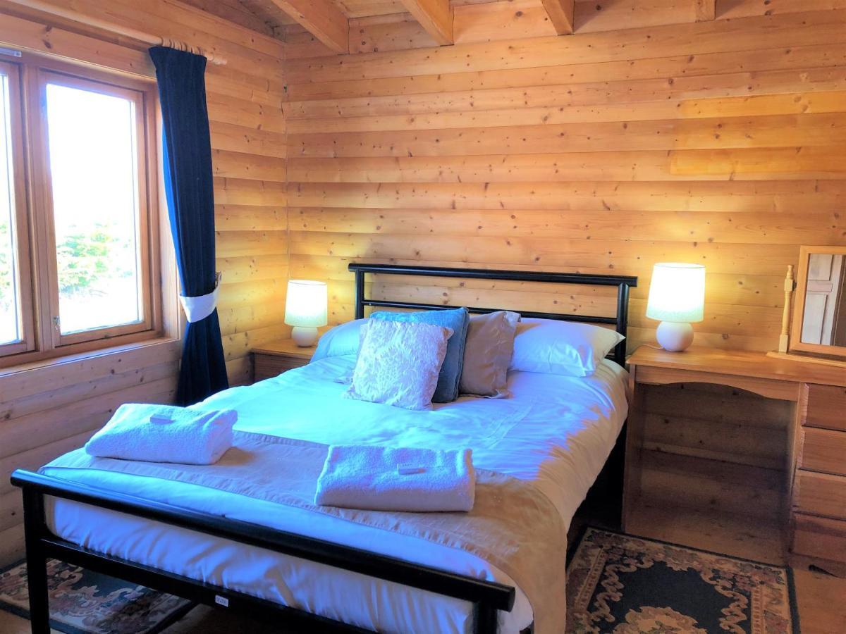 Glenbeag Mountain Lodges Spittal of Glenshee ภายนอก รูปภาพ